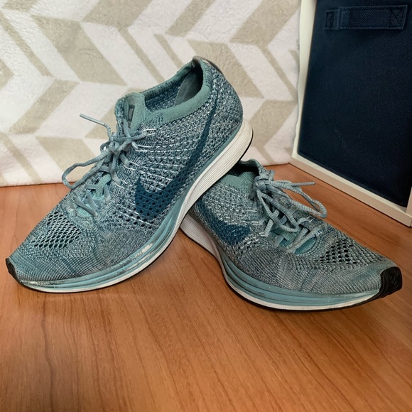 Nike shoes - Picture 2 of 5